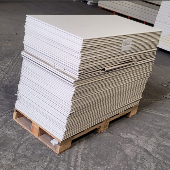 RESTPARTIJ: Partij gipsplaten 12.5mm