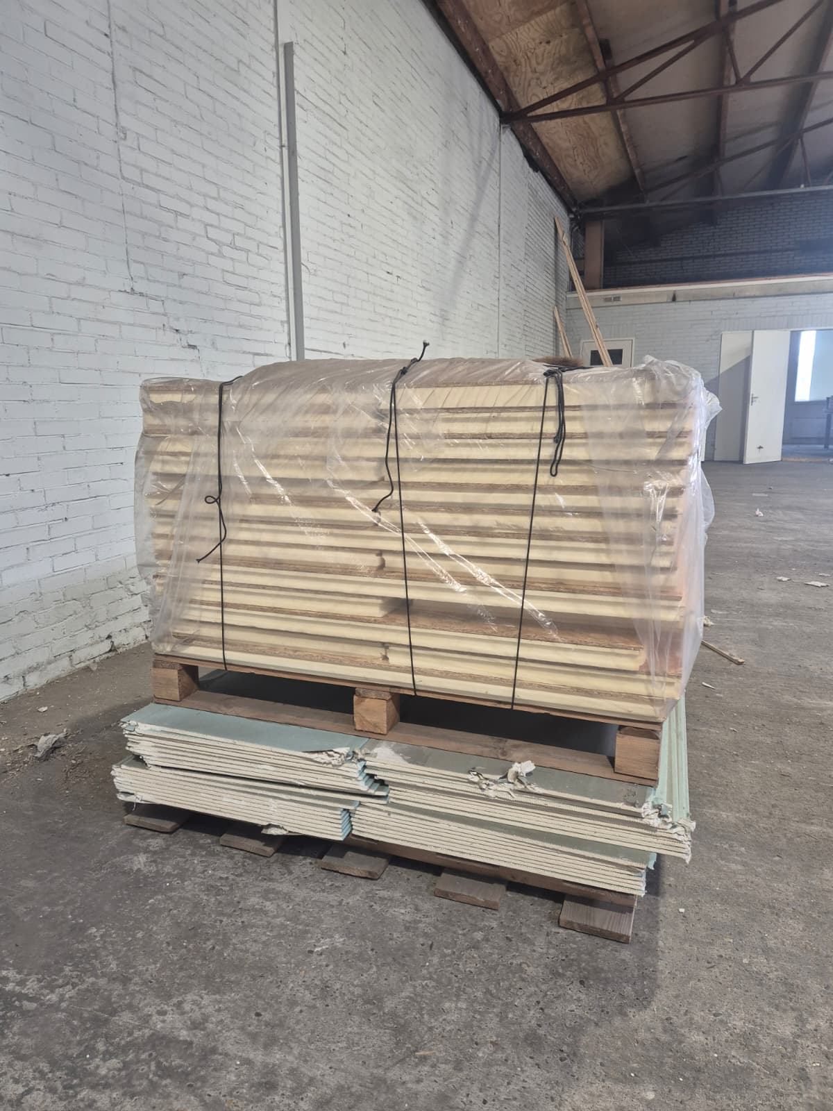 RESTPARTIJ: PIR + OSB 1200x600x50mm+9mm TG B-keus