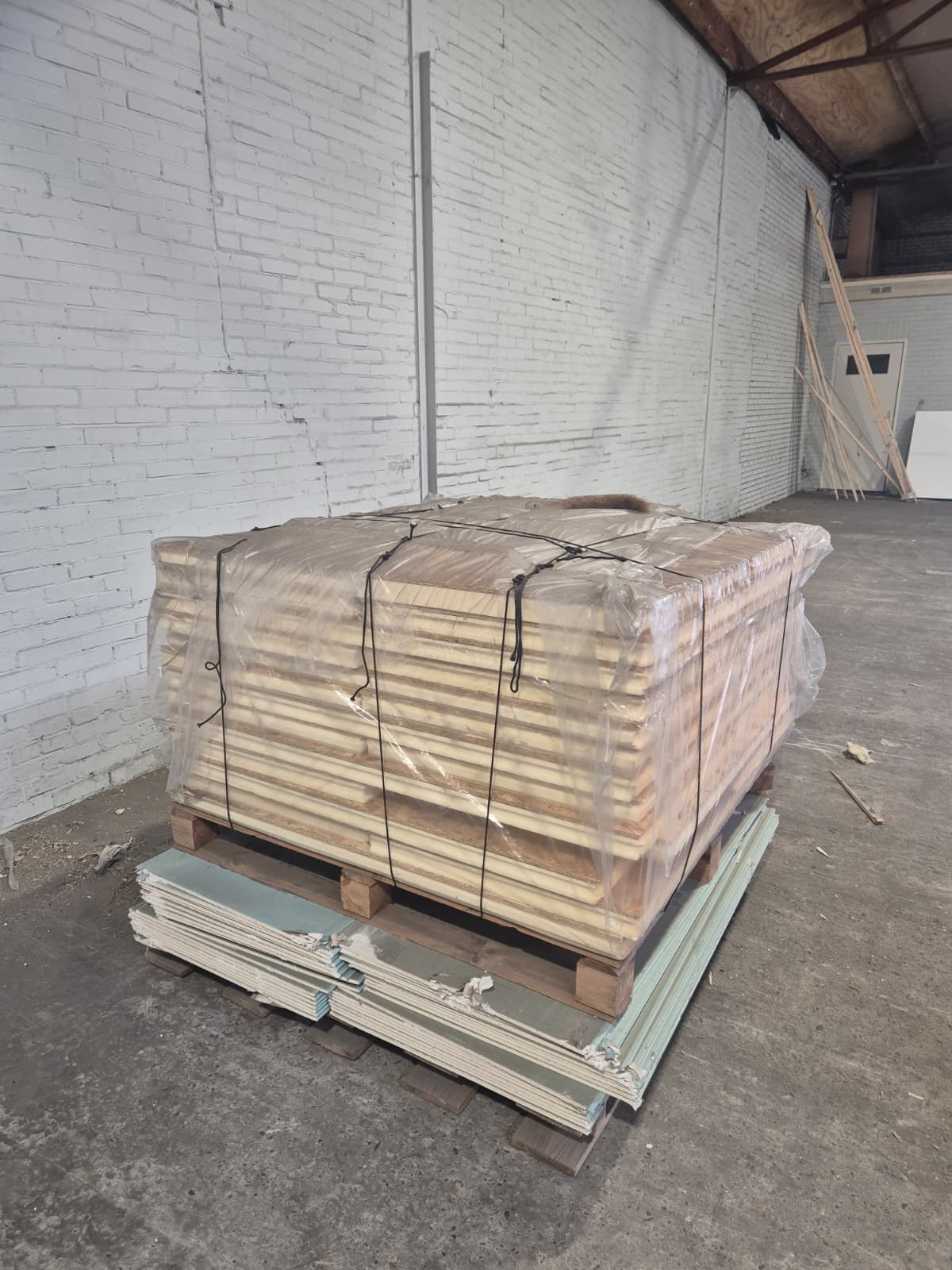 RESTPARTIJ: PIR + OSB 1200x600x50mm+9mm TG B-keus